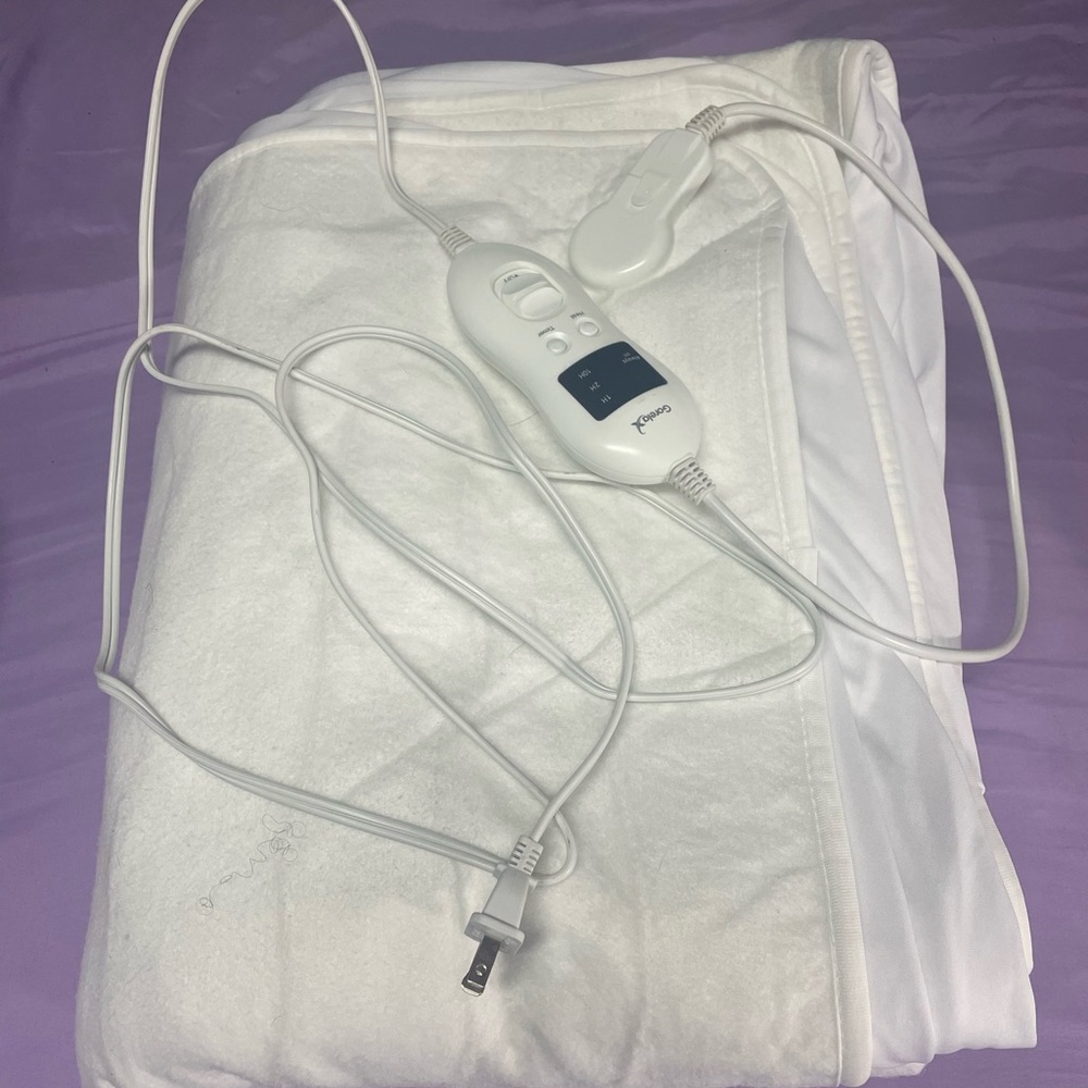 Heated mattress cover